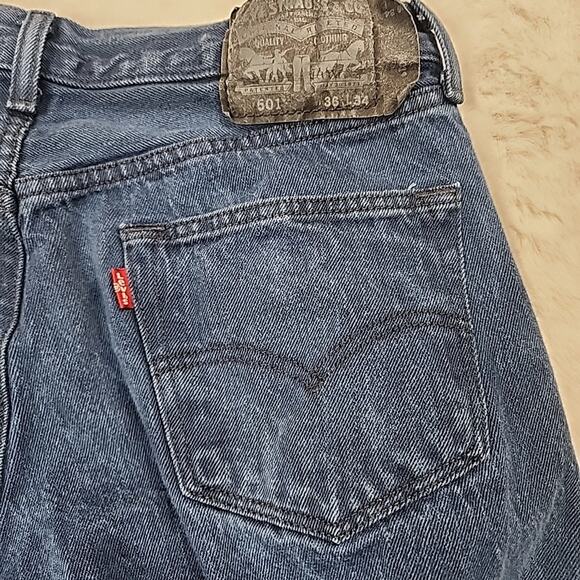 Levis Mens 501 Button Fly Jeans Sz 32x30 Dark Wash 100% Cotton - Picture 10 of 16